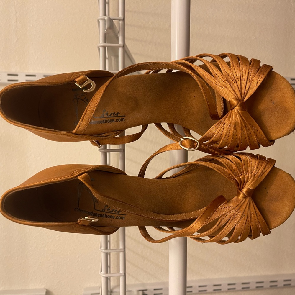 Nude Latin dance shoes